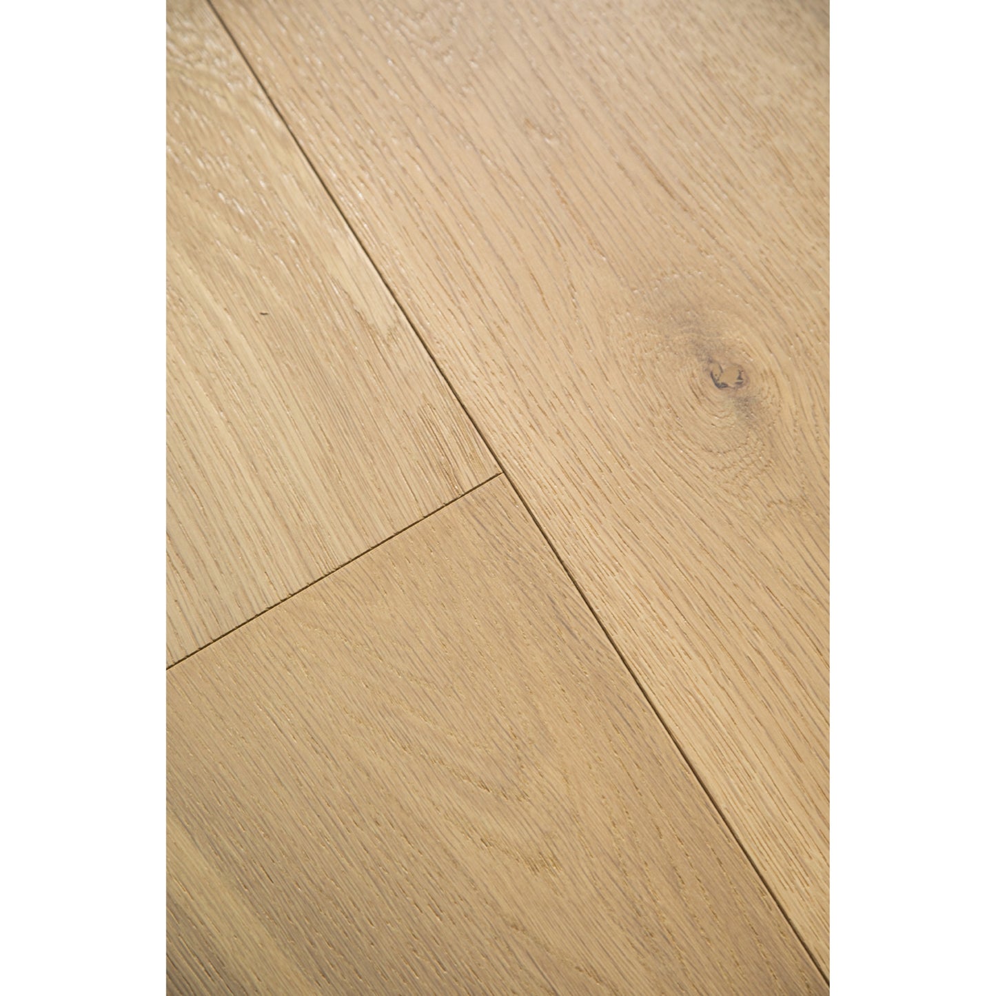 Close-up texture of wire-brushed finish on Vandyck Progettista 107 European oak plank.