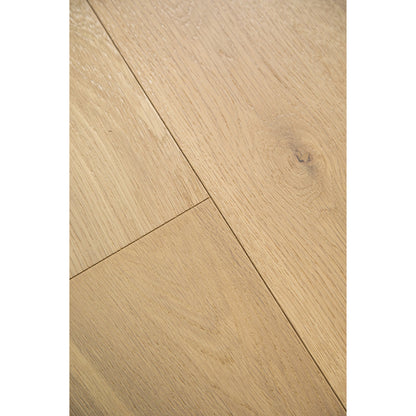 Close-up texture of wire-brushed finish on Vandyck Progettista 107 European oak plank.